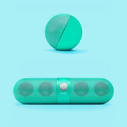 Fotografia e Beats Pill Wireless Speaker.